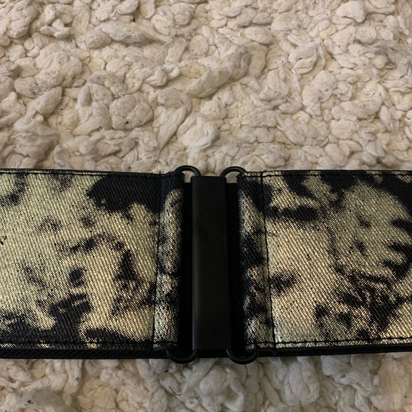 Black & Gold stretchy shimmery shiny metallic women’s belt M/L - Picture 3 of 5
